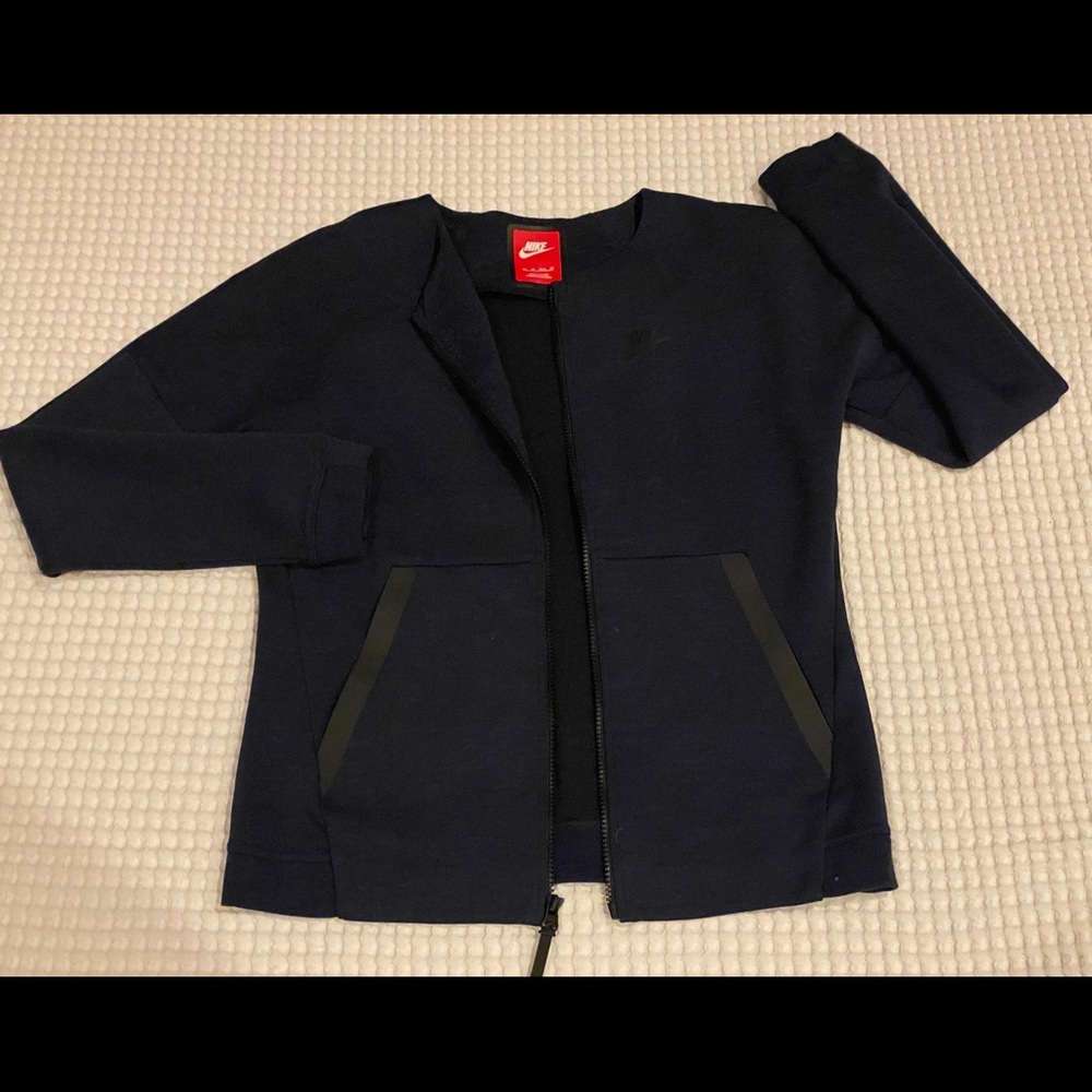 Brand new woman’s crew neck zipper Nike sweater. Love love 💕 and u will 2